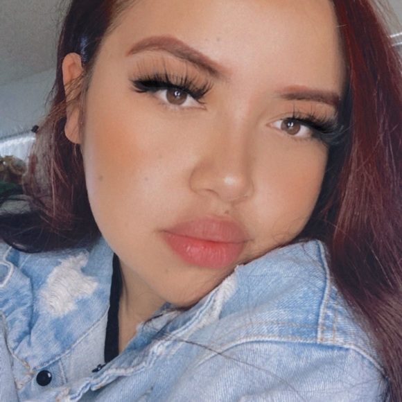 Meet your Posher, Yesenia - Picture 1 of 1